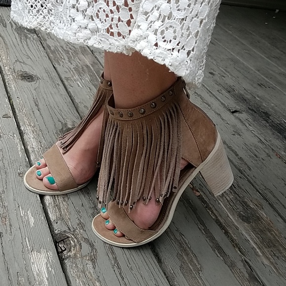 Very Volatile Shoes - 3xHP🍍 Very Volatile| fringe heels/sandals